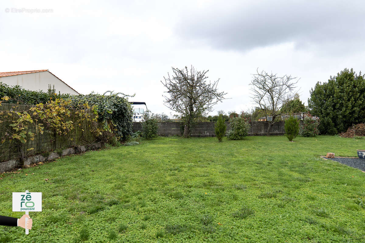 Maison à MOUZEUIL-SAINT-MARTIN