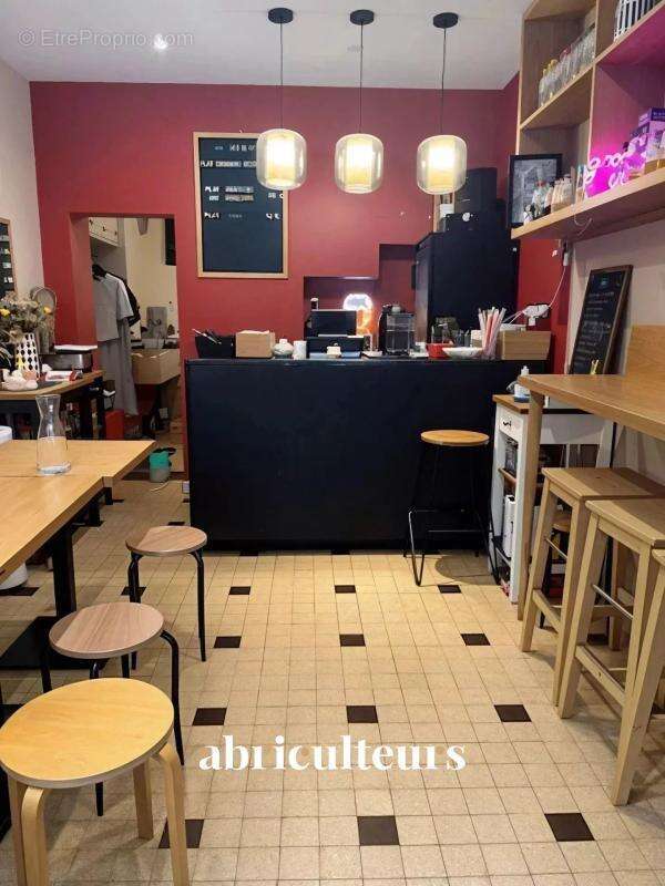 Commerce à PARIS-9E