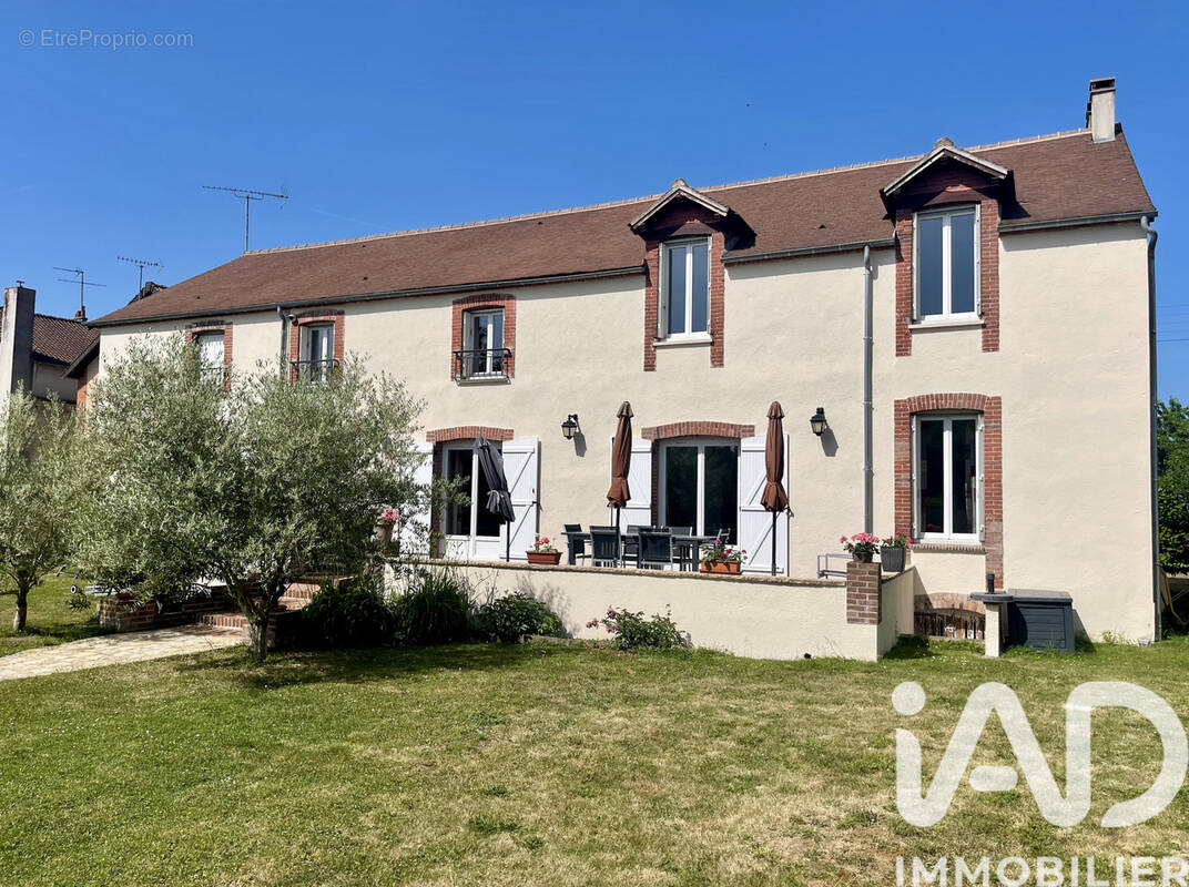 Photo 1 - Maison à MONTEREAU-FAULT-YONNE