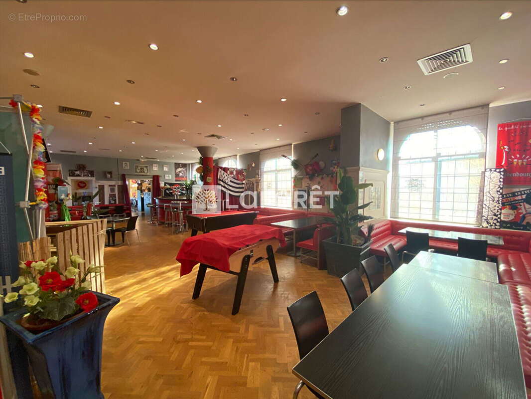 Commerce à VILLAGE-NEUF