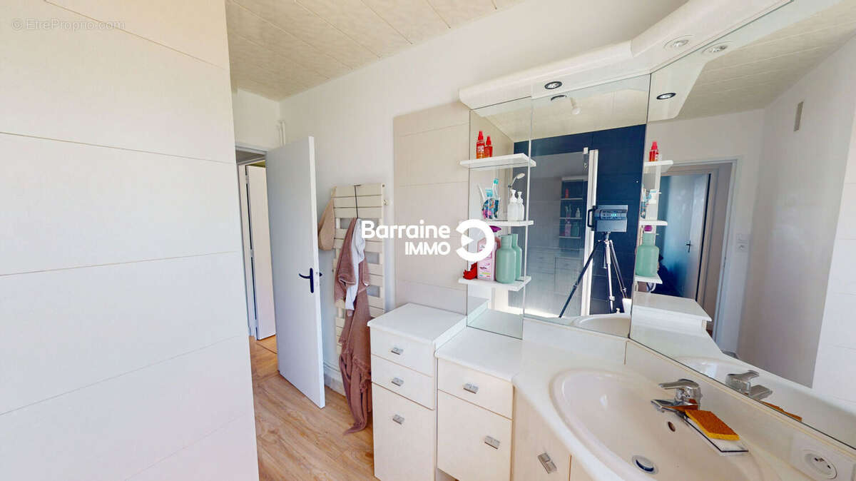 A vendre brest corniche appartement t4 ascenseur balcon vue mer - photo 16