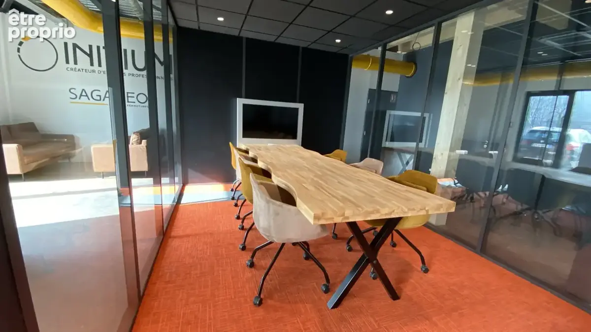 Local mixte Activités/Bureau - 371m2 zone ALPESPACE MONTMELIAN (73) - photo 3