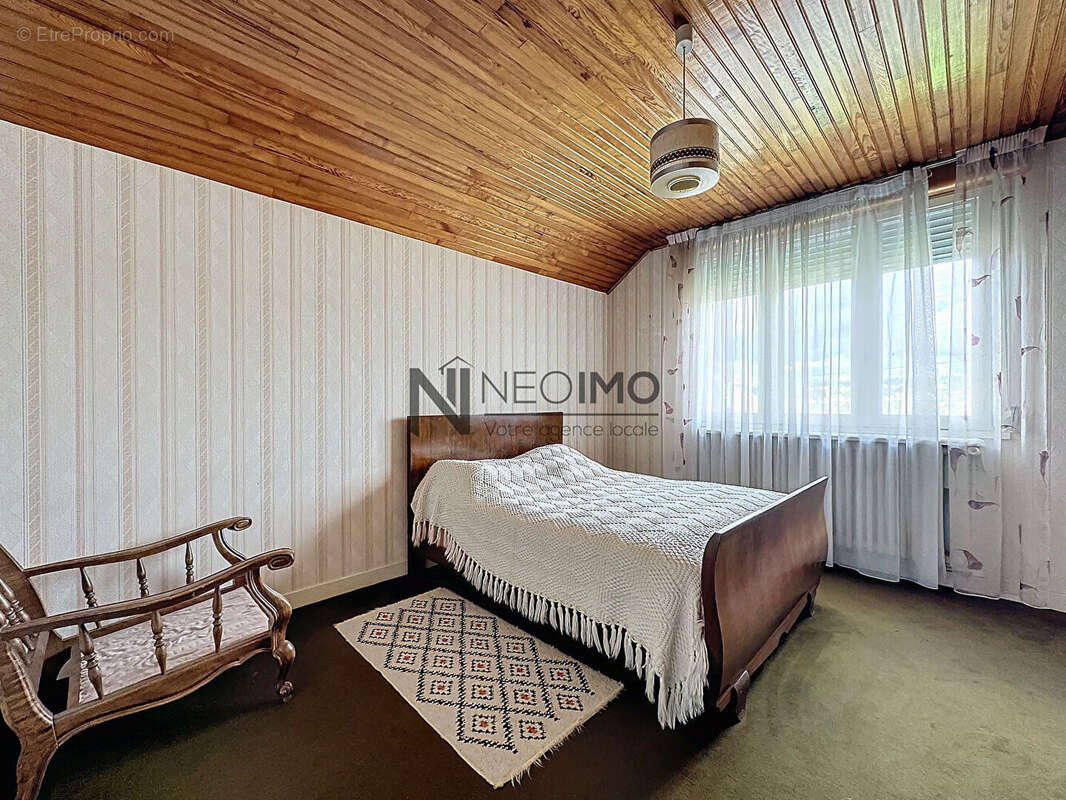 Maison à NEUFCHATEAU