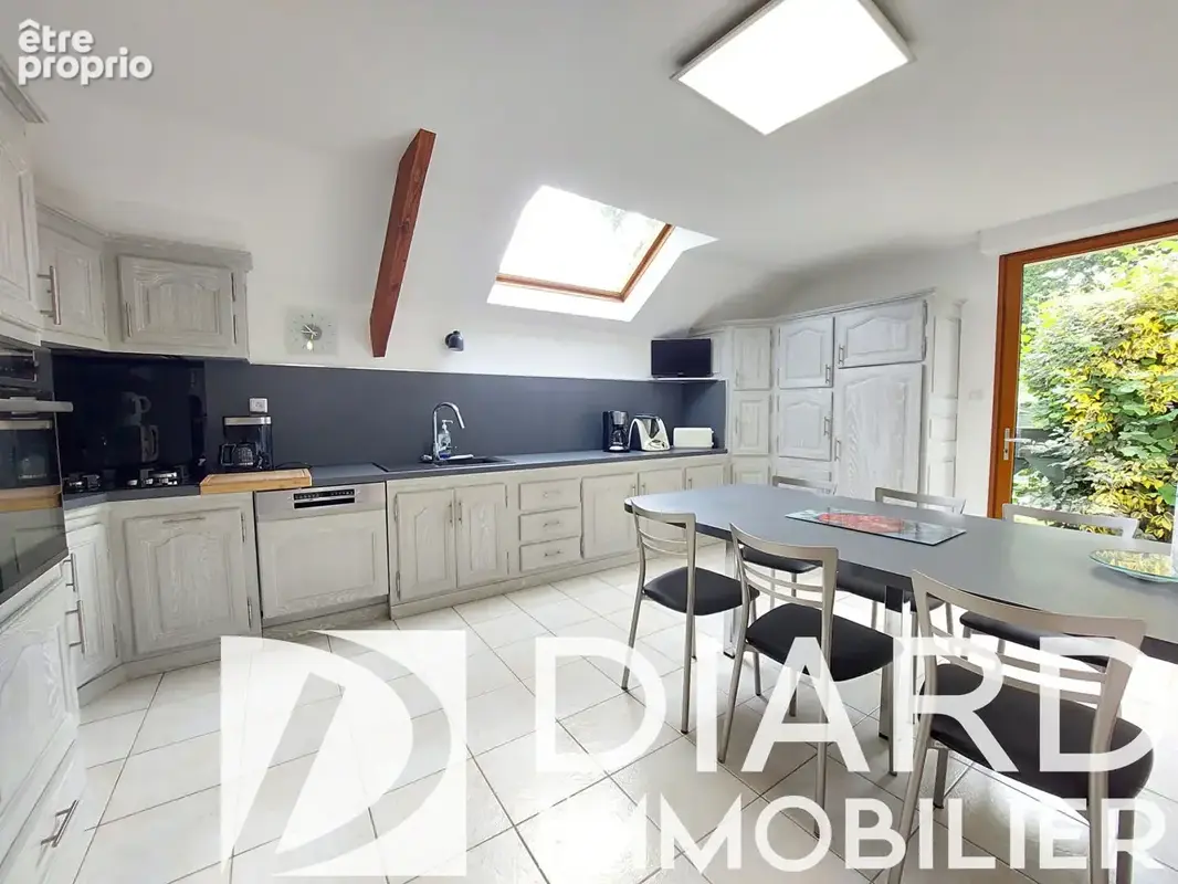 Propriété 201 m² , dépendances et plan d'eau - photo 3
