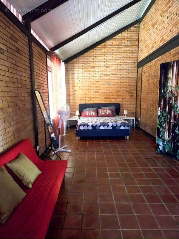 Maison à REMIRE-MONTJOLY