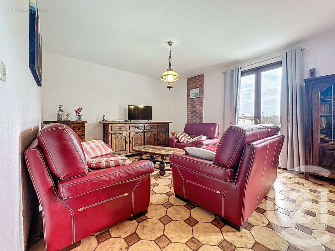 Maison à LES ECRENNES