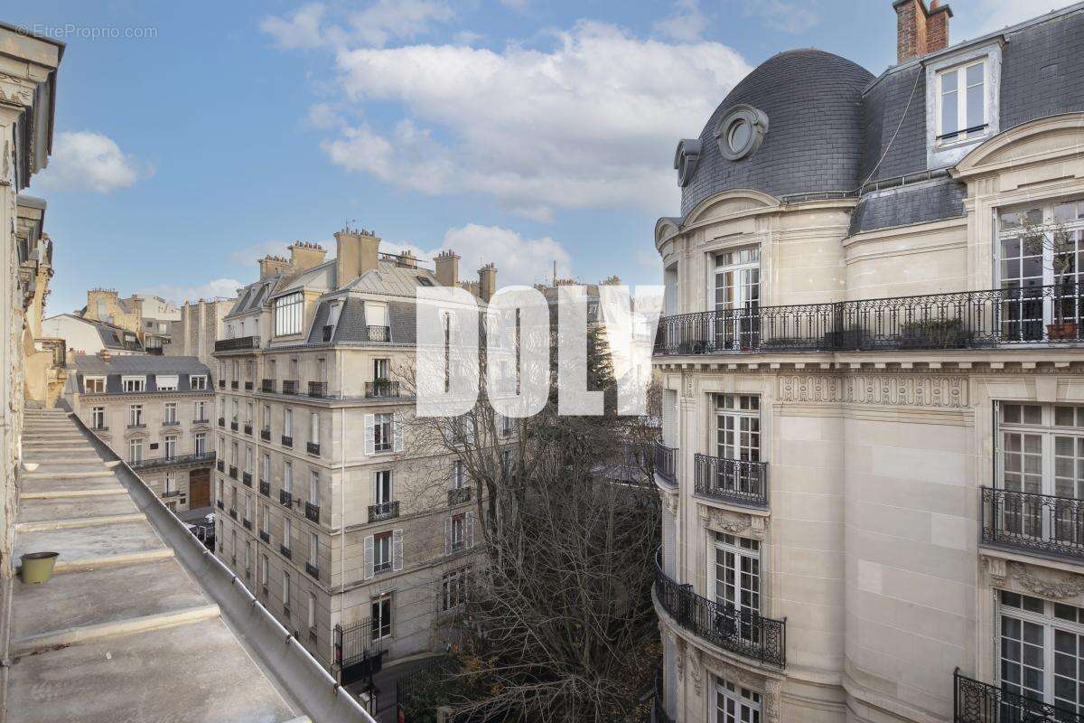 Appartement à PARIS-8E