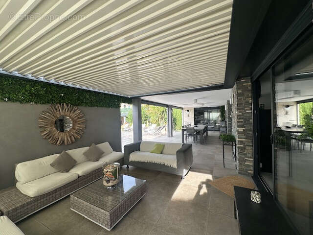 Maison à SAINT-LAURENT-D'AIGOUZE