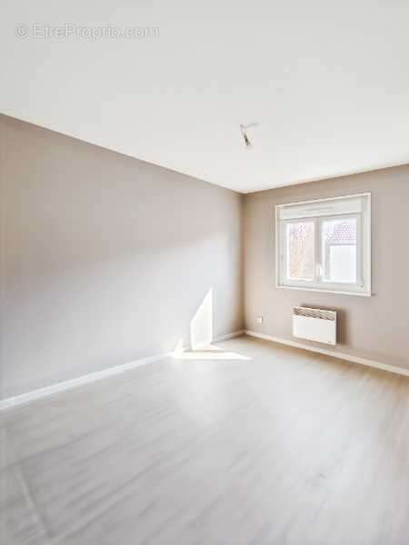 Appartement 83 m² à Mezire  - photo 6