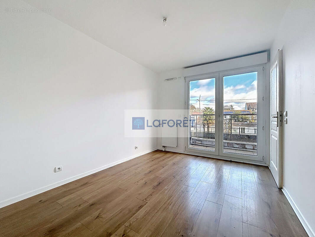 Appartement à SARTROUVILLE