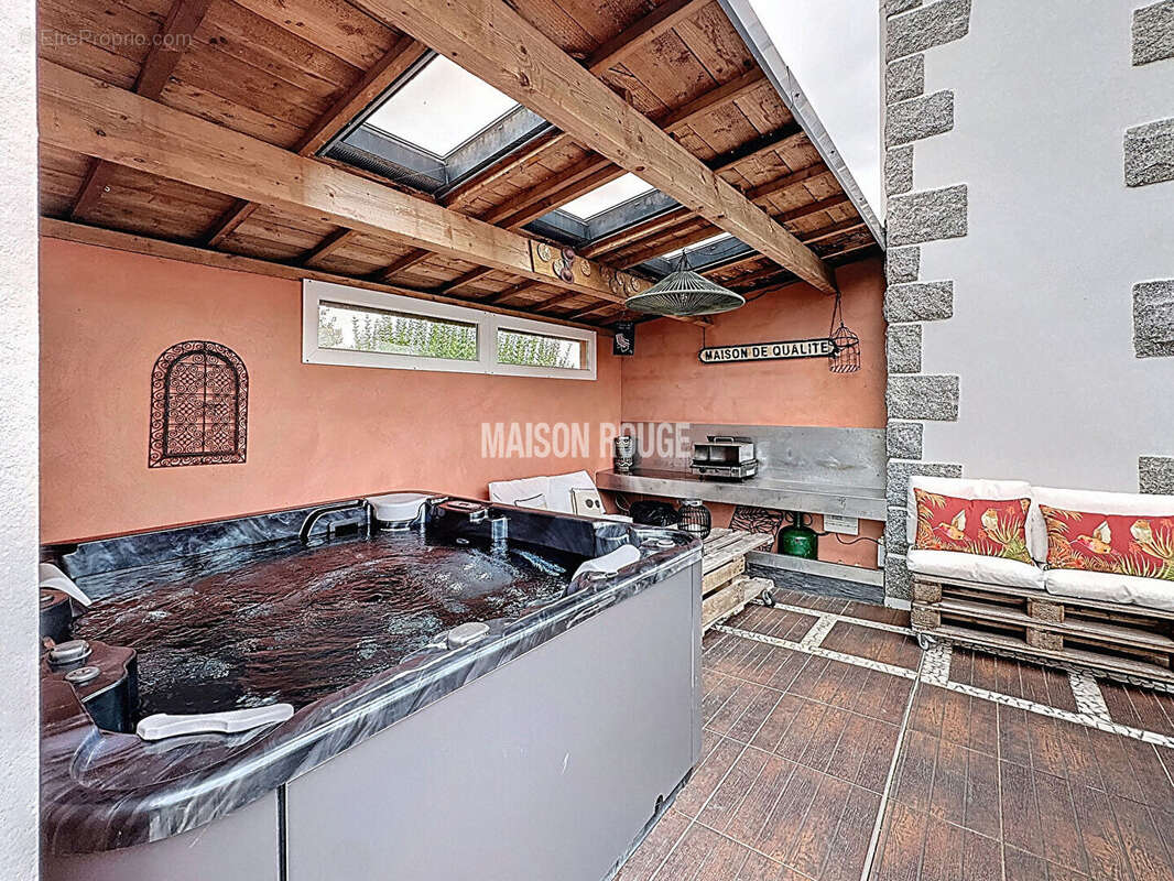 Maison d'Exception à Deux Pas de la Plage des Sables d'Or ! Confort et Luxe au Coeur d'un Cadre Idéal" - photo 8