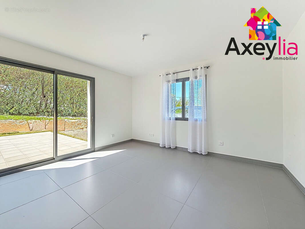 Maison à COMMELLE-VERNAY