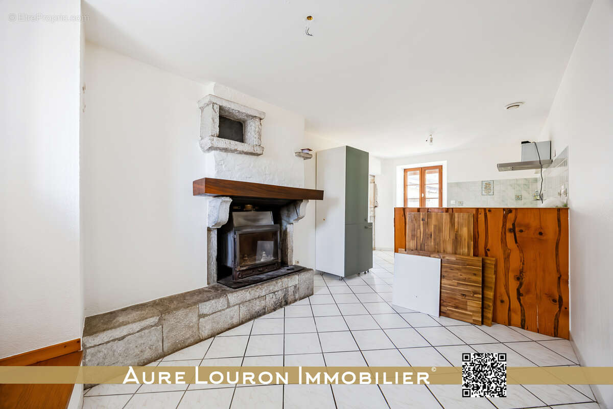 Immeuble de rapport avec 3 appartements 159m2 dans le centre-bourg de bourisp. - photo 7