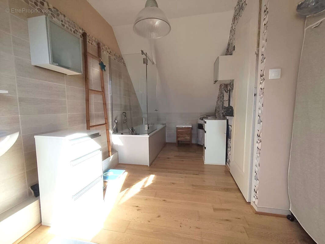 Maison à AIX-EN-ISSART