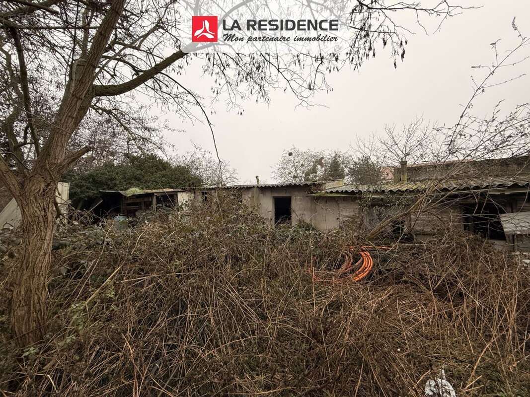 Terrain à LES MUREAUX