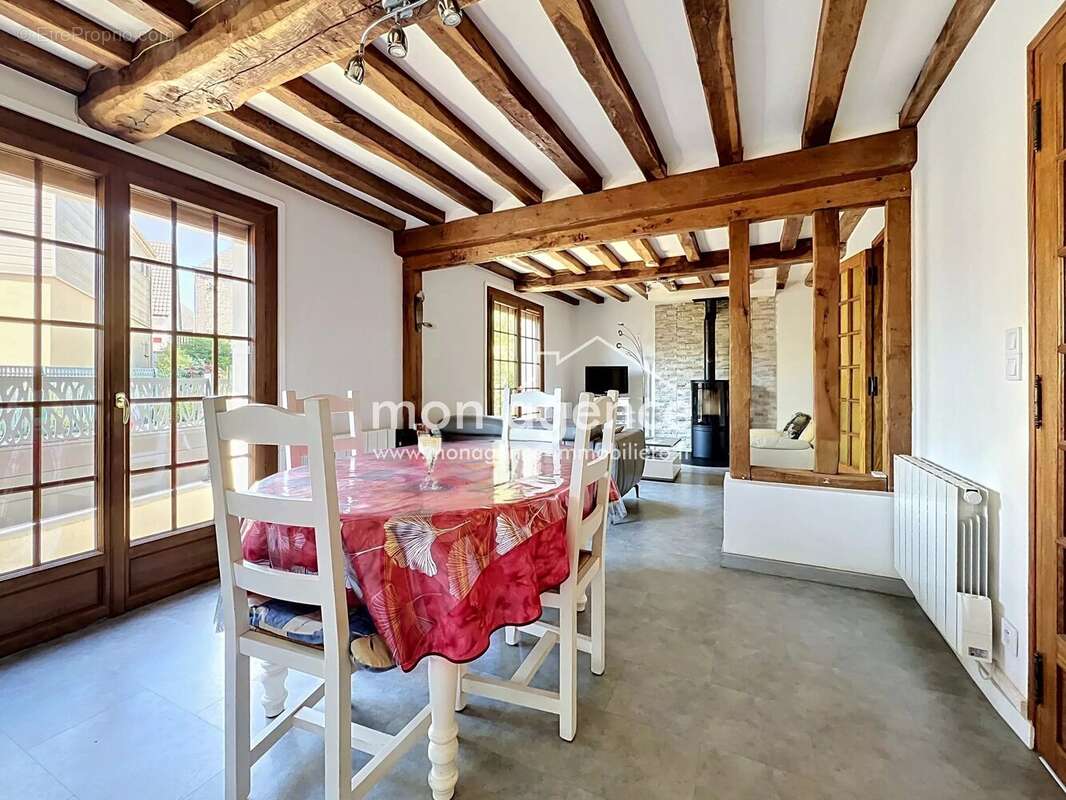 Maison à LE MESNIL-ESNARD