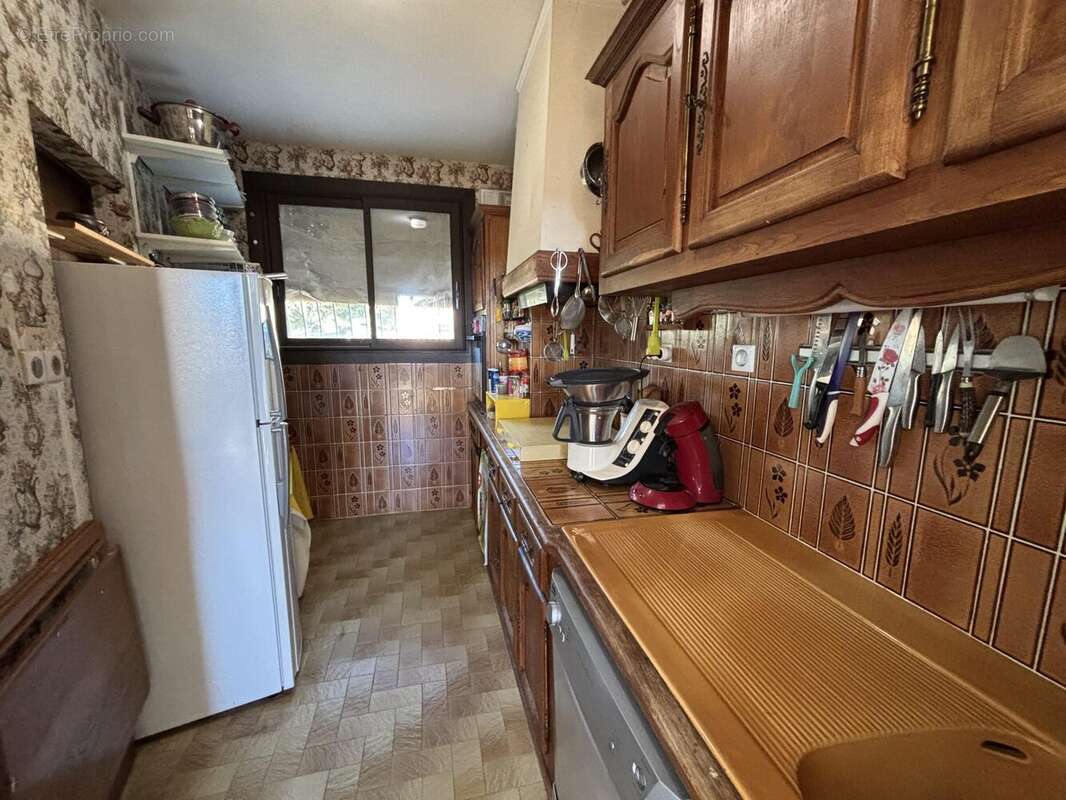 Cuisine appartement 1 ( étage) - Maison à SIX-FOURS-LES-PLAGES