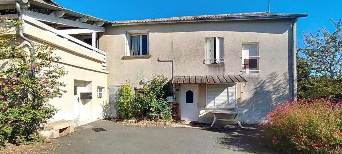 Photo 2 - Appartement à JAUNAY-CLAN