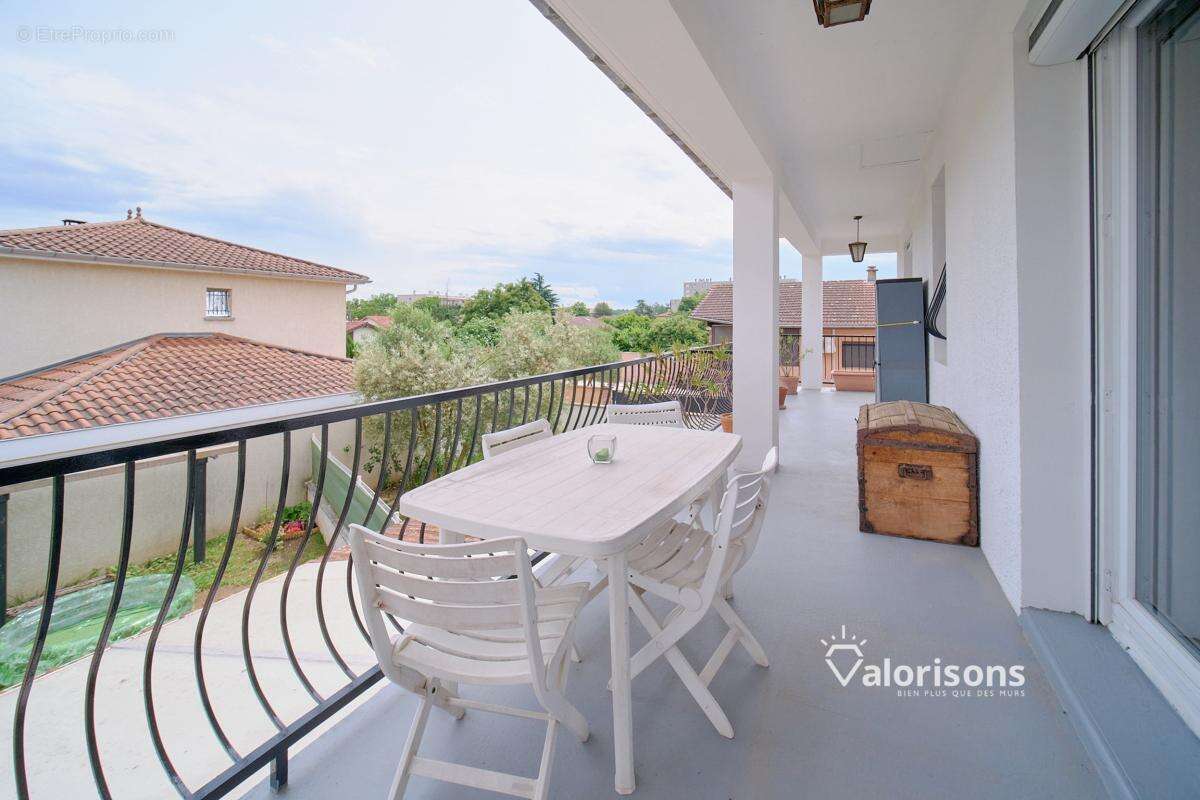 Appartement à MEYZIEU
