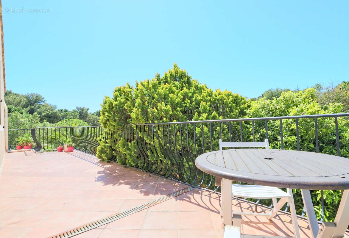 Appartement à LA LONDE-LES-MAURES