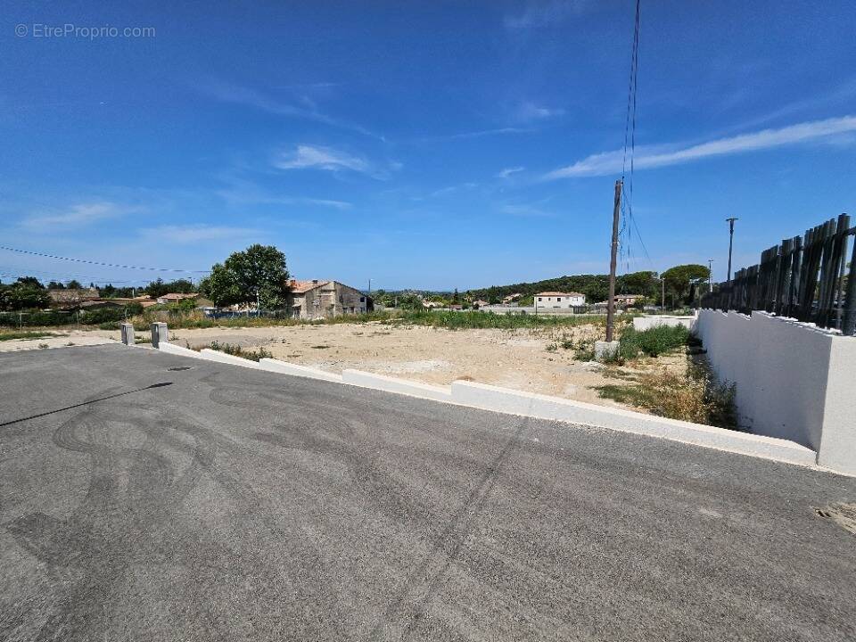 Terrain 640 m² à Les Pennes-Mirabeau  - photo 1