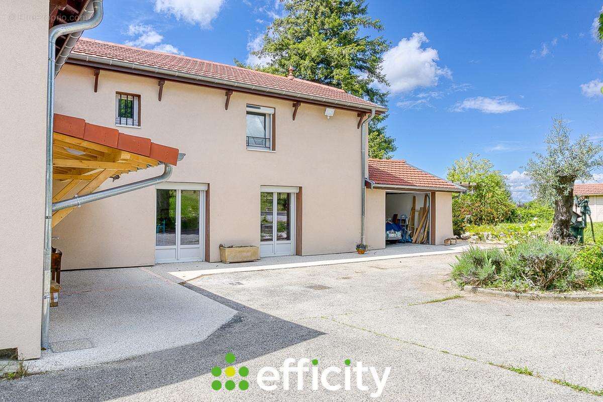 Maison à SAINT-PIERRE-DE-CHANDIEU