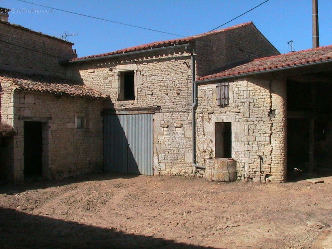 20 km sud de Niort - photo 2