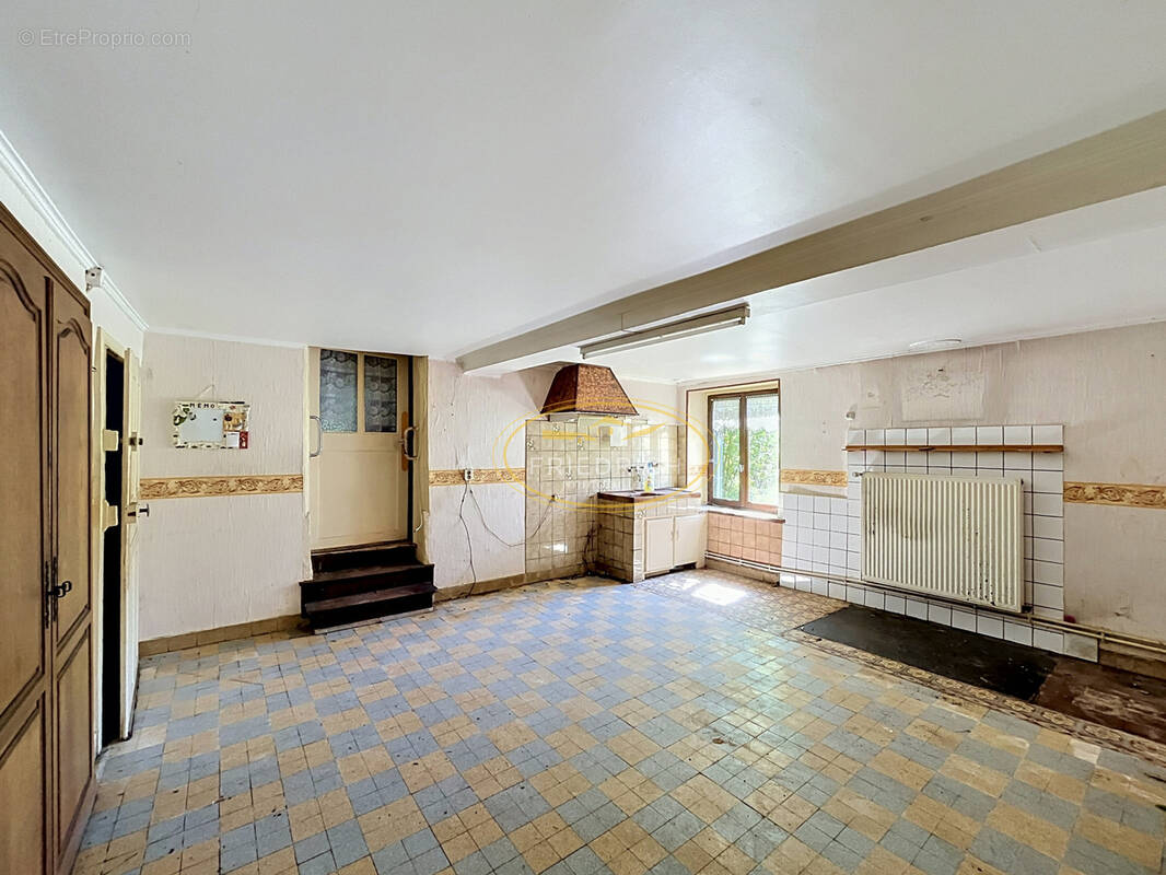 Maison à VELAINES
