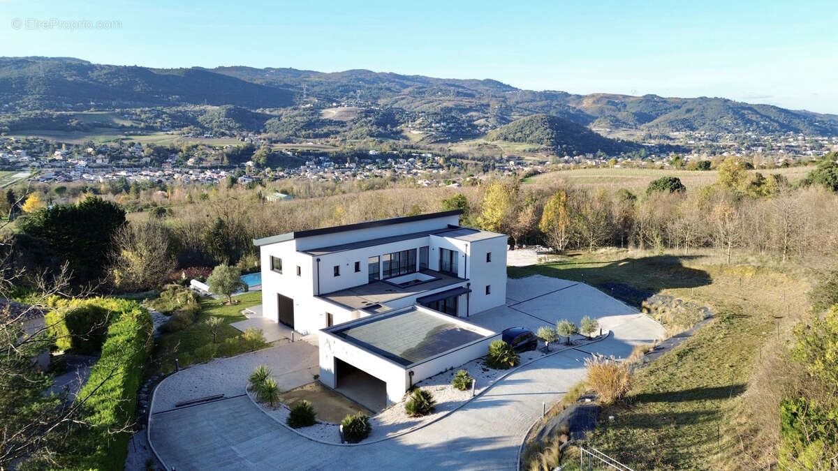Villa contemporaine de 305 m2 à Saint-Péray - photo 3