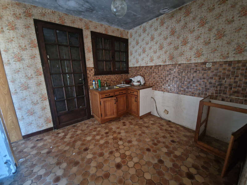 Maison à vendre 3 pièces avec garage sur 1 648 m² de terrain FOURAS (17) - photo 6