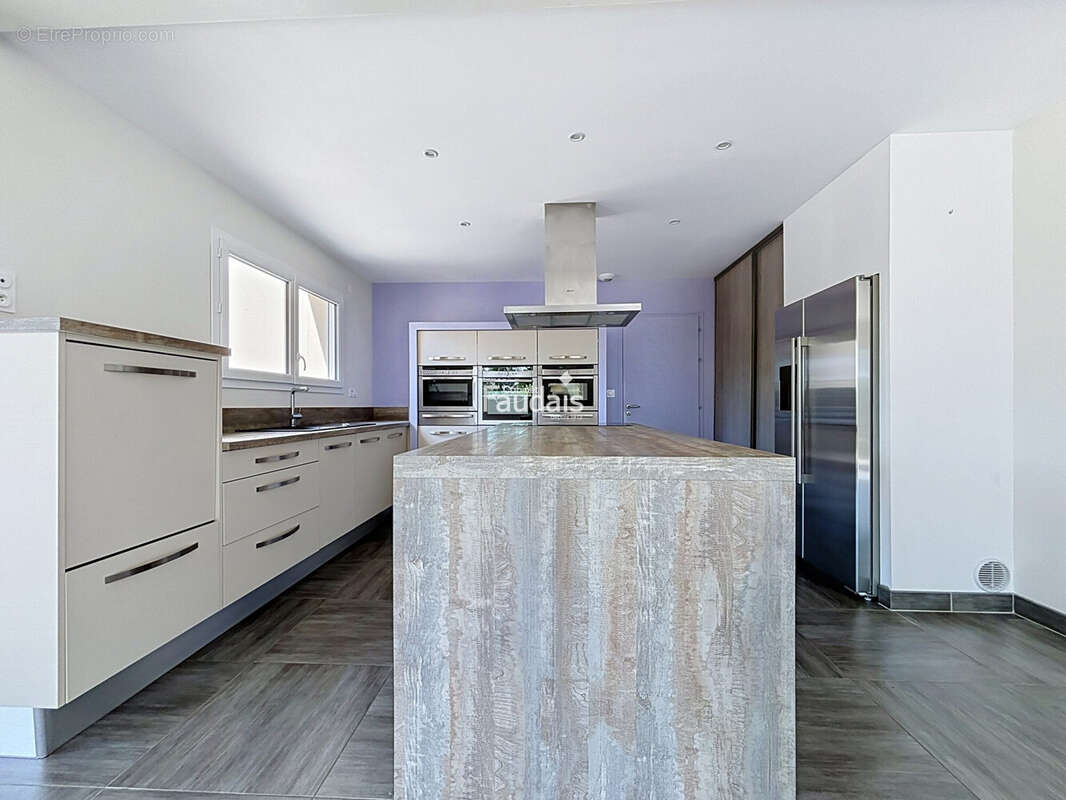 Maison 160 m² à La Barre-De-Semilly  - photo 9