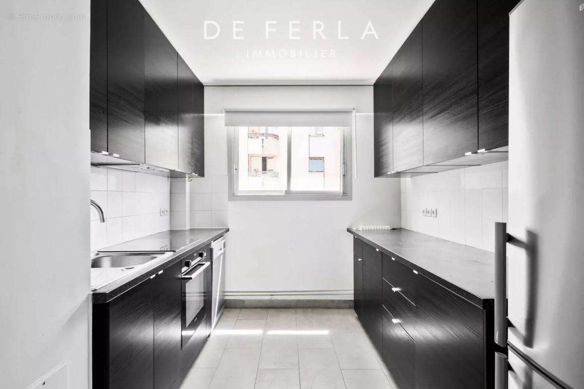 Paris XVᵉ – Appartement familial traversant avec doubles balcons et parking - photo 5