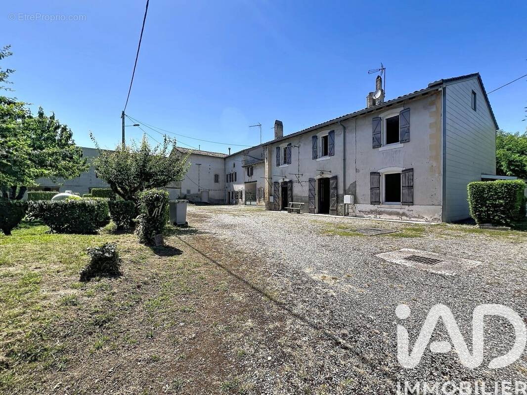 Photo 1 - Maison à SAINT-MARTORY