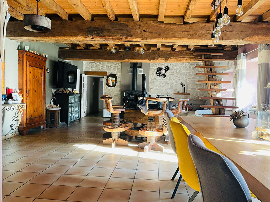 Maison à COMMEQUIERS