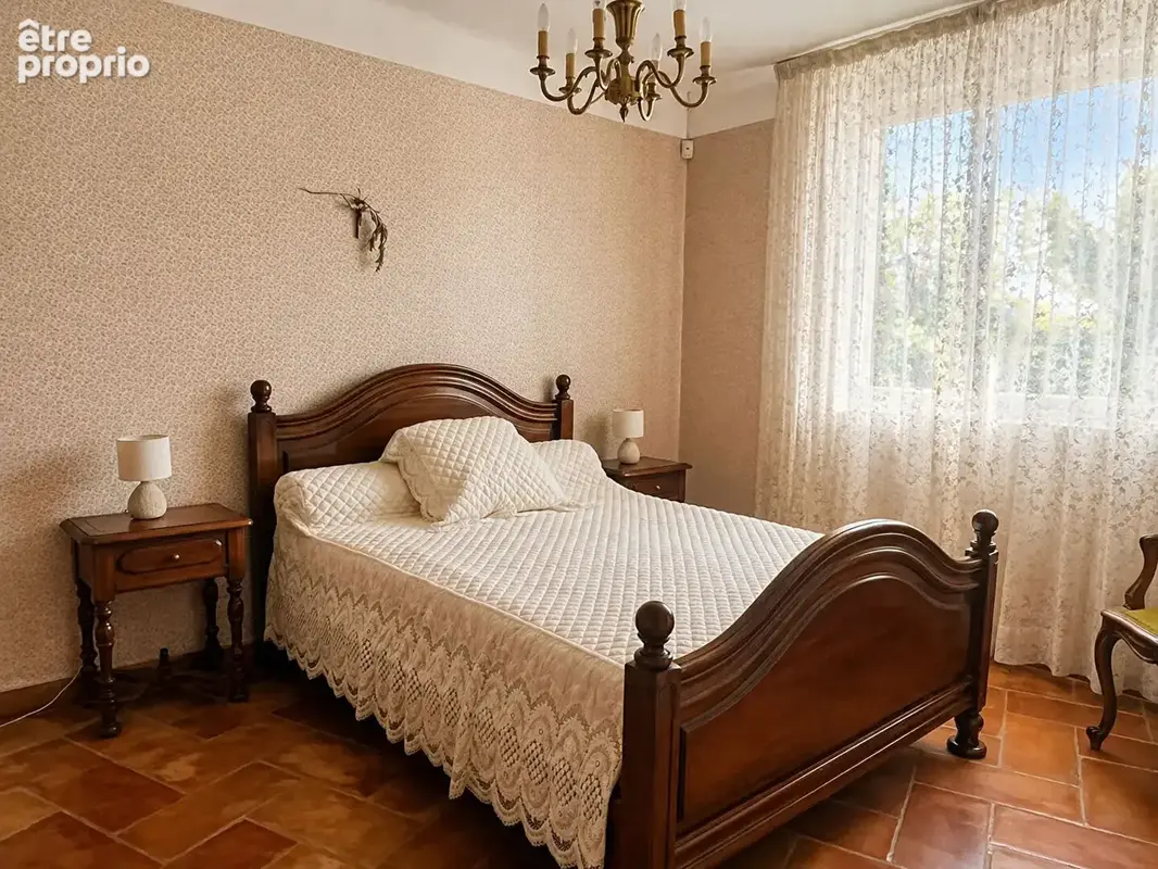 Maison de 246 m² avec sous-sol de 100 m², 3 garages fermés, piscine, sur 1849 m² de terrain en vente à Allauch - photo 13
