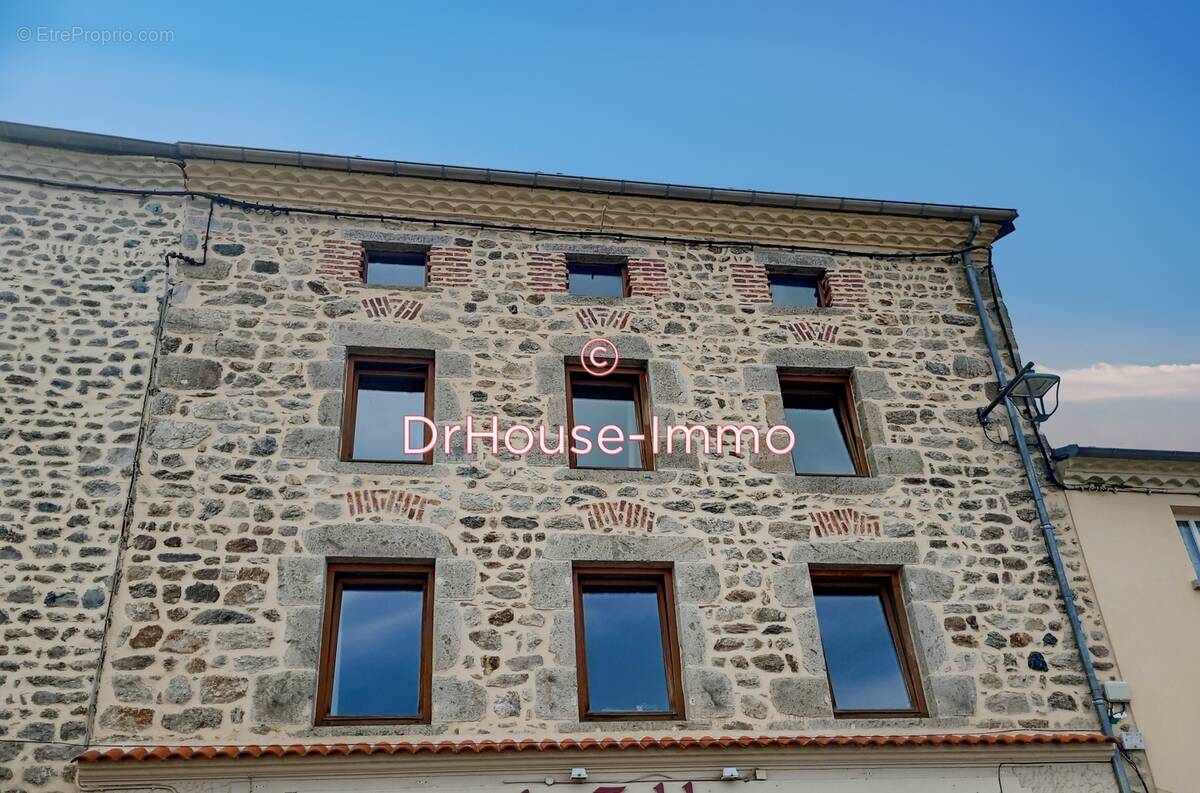 Maison à SAINT-GEORGES-EN-COUZAN