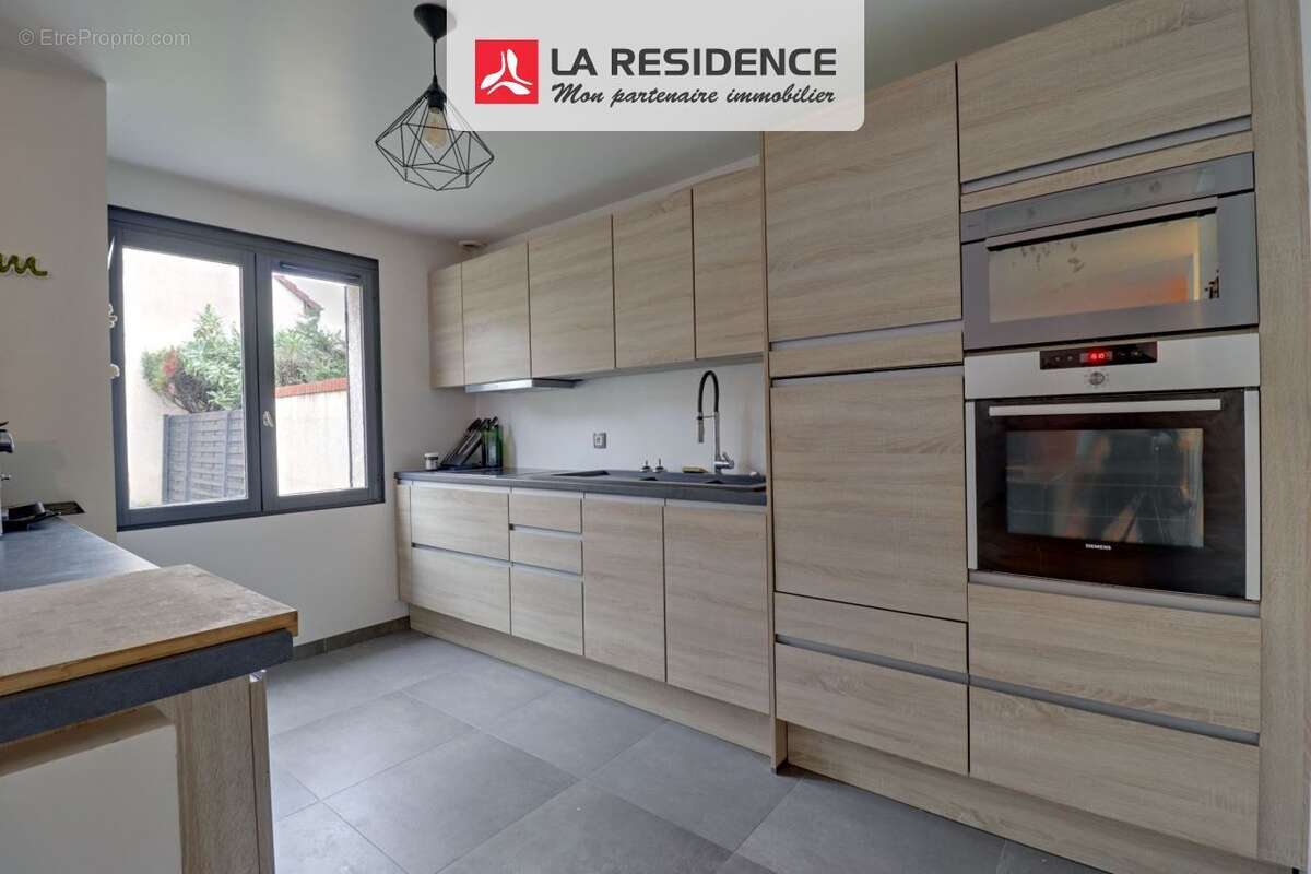 Maison à VERNEUIL-SUR-SEINE