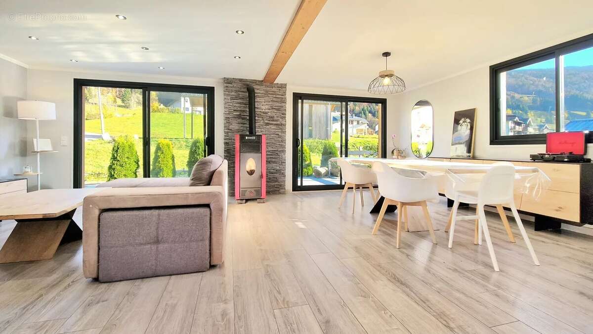 Spacieux chalet moderne T9 à Mijoux - photo 3