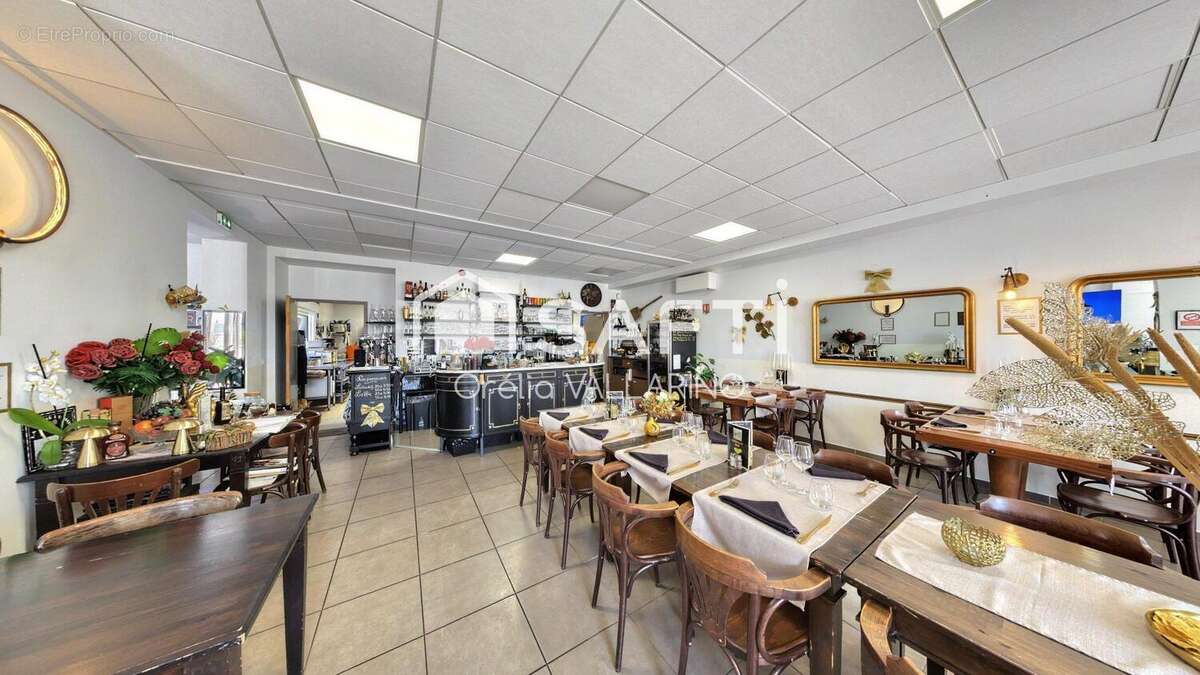 Commerce 293 m² à Saint-Dizant-Du-Gua  - photo 3
