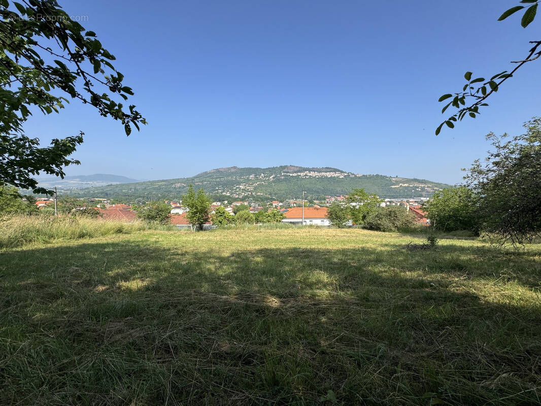 Terrain à VIC-LE-COMTE