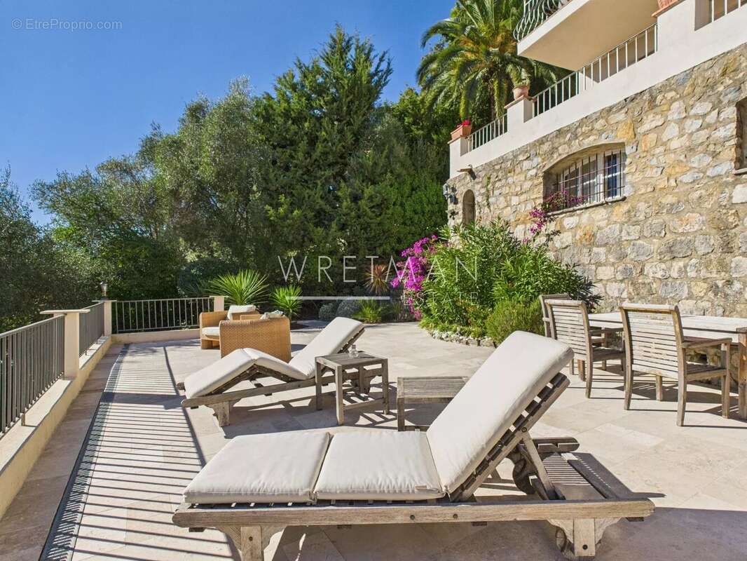Maison à CHATEAUNEUF-GRASSE