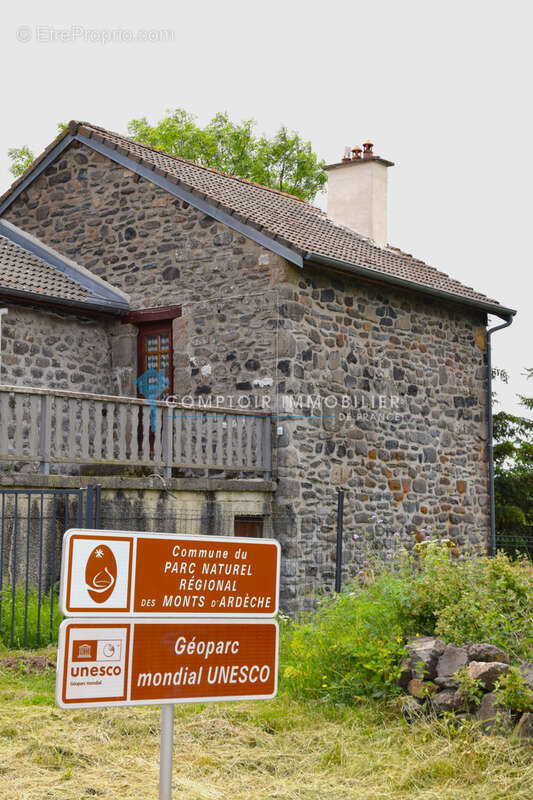 Dépt. 43 - A VENDRE à FREYCENET-LA-CUCHE - Ferme Rénovée de 175 m2 - Parcelles de 990 m2. - photo 10