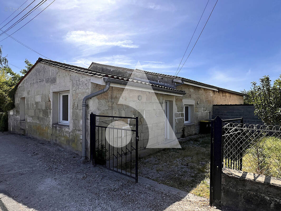 Maison à COUTRAS