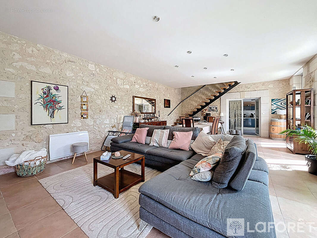 Maison à SAINT-ROMAIN-LA-VIRVEE