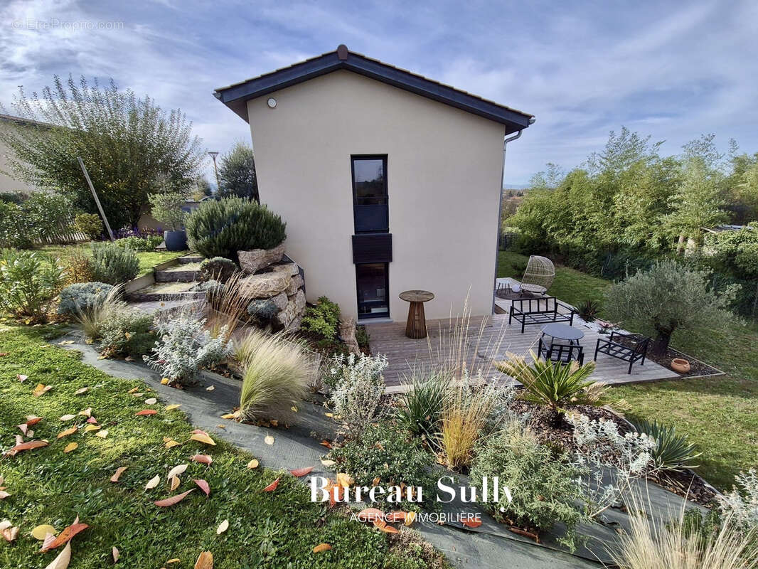 Maison à LA TOUR-DE-SALVAGNY