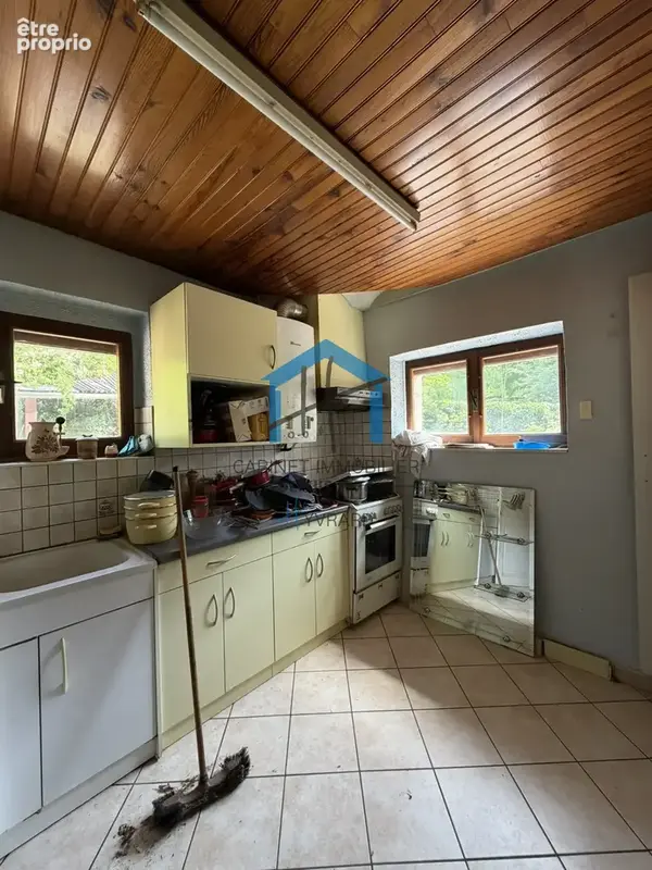 Maison de ville à réhabiliter de 65.34 m2 sur 288 m2 de terrain clos. - photo 4