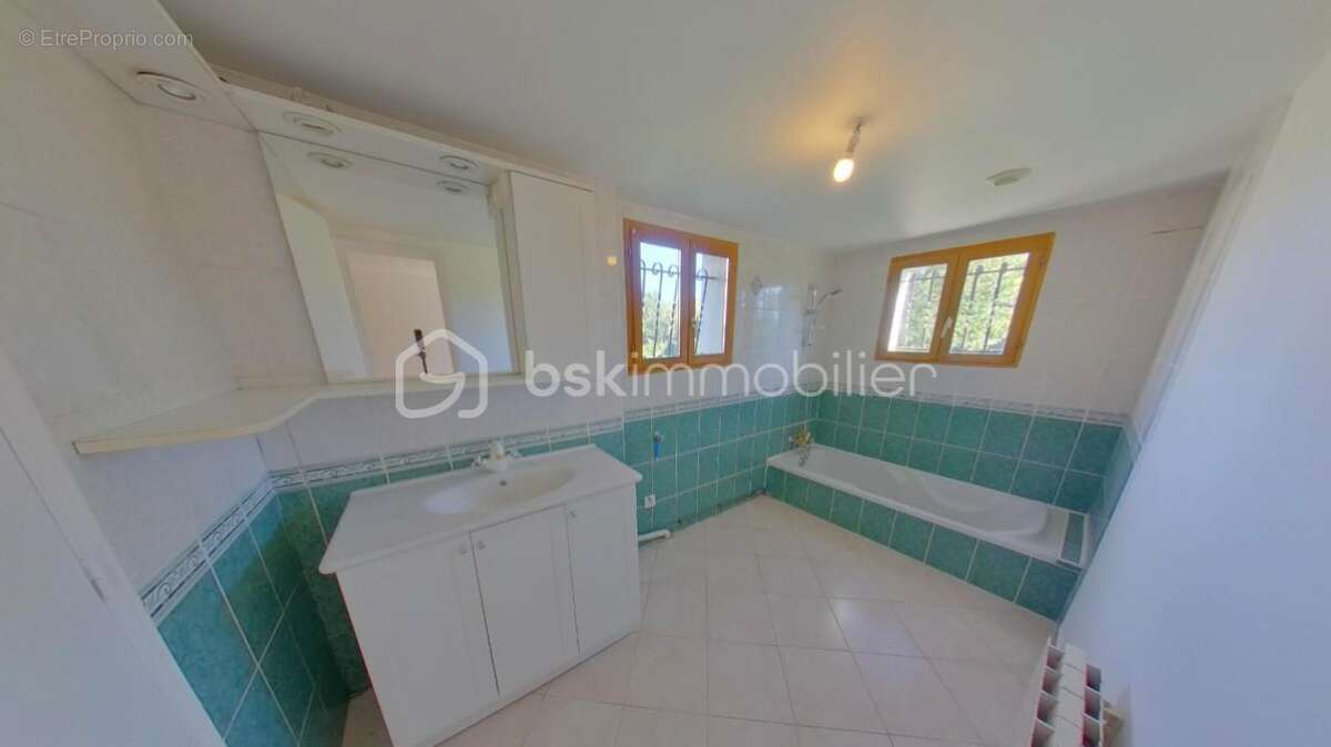 Longère de 92 m² sur 4065 m² de terrain - photo 6