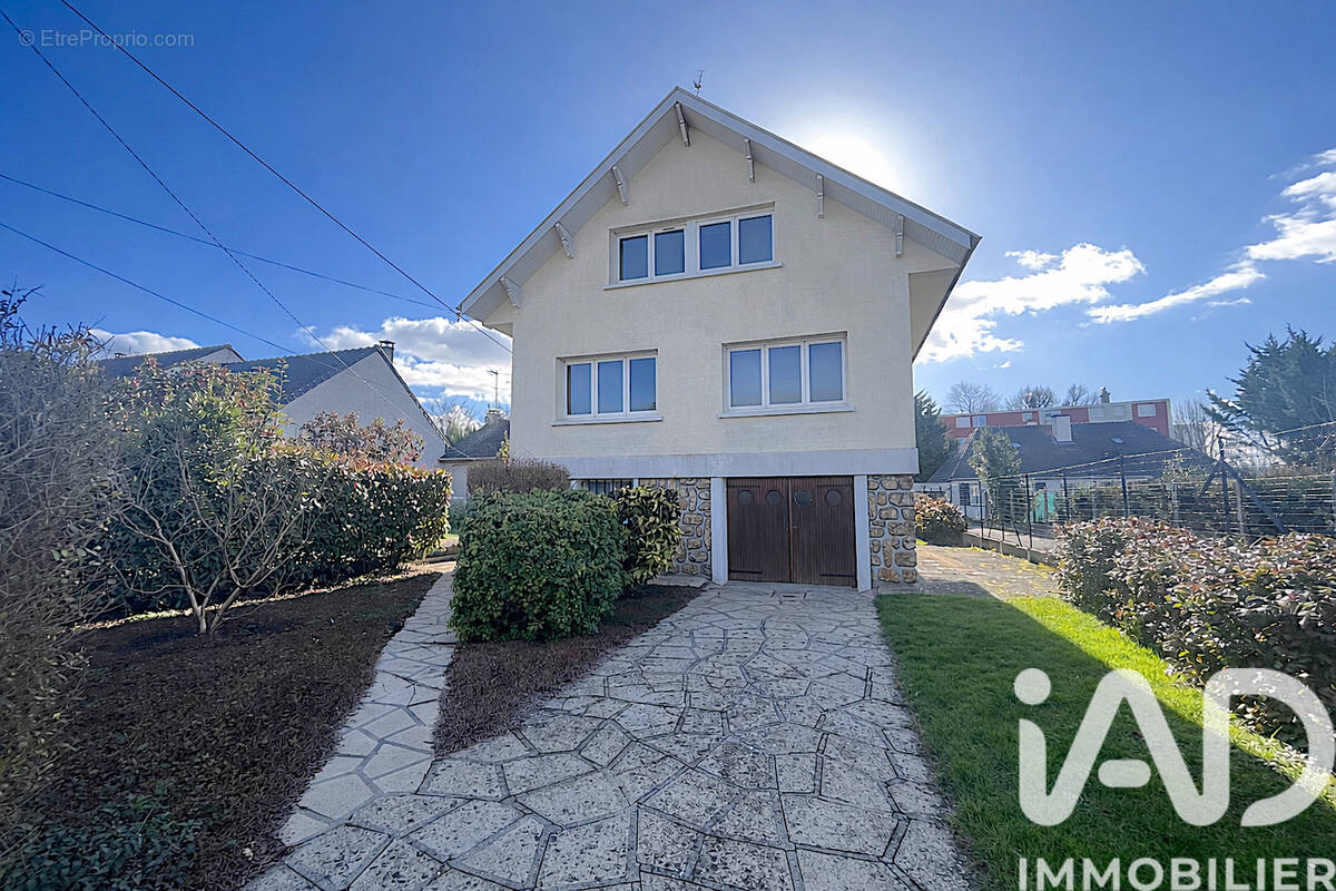 Photo 1 - Maison à SAINTE-GENEVIEVE-DES-BOIS