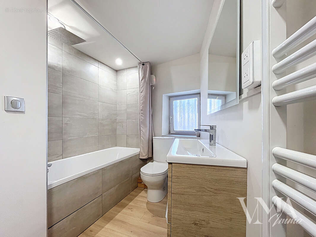 Appartement à SAINT-GENIS-LES-OLLIERES