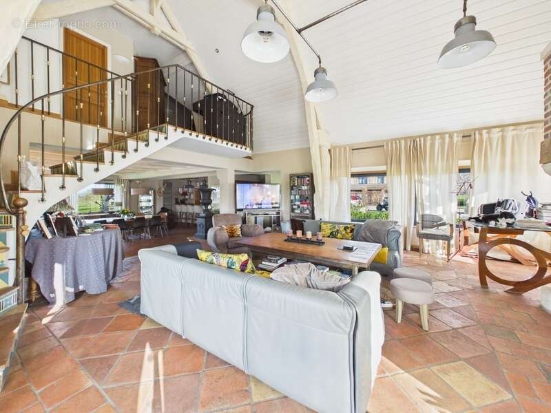 Grande maison de caractère et ses trois maisons d'amis - photo 2